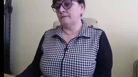 Snapshot of carolinedream_ chatting on February 21, 2025, 6:29 am CarolineDream online show from February 21, 2025, 6:29 am