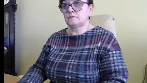 Snapshot of carolinedream_ chatting on February 25, 2025, 12:34 pm CarolineDream online show from February 25, 2025, 12:34 pm
