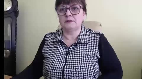 Snapshot of carolinedream_ chatting on February 28, 2025, 6:32 am CarolineDream online show from February 28, 2025, 6:32 am