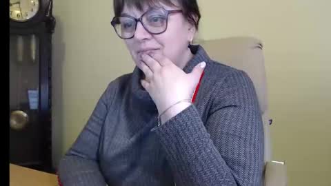 Snapshot of carolinedream_ chatting on March 4, 2025, 6:26 am CarolineDream online show from March 4, 2025, 6:26 am