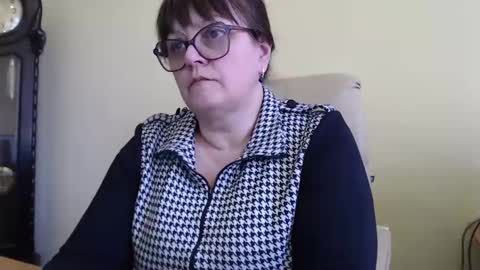 Snapshot of carolinedream_ chatting on March 7, 2025, 10:45 am CarolineDream online show from March 7, 2025, 10:45 am