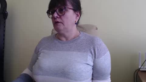 Snapshot of carolinedream_ chatting on March 10, 2025, 7:21 am CarolineDream online show from March 10, 2025, 7:21 am