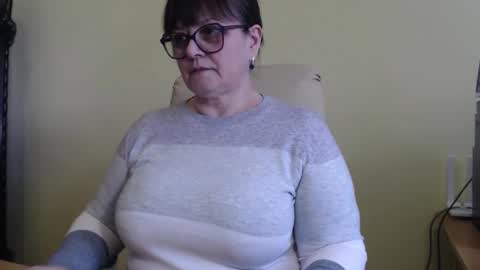 Snapshot of carolinedream_ chatting on March 10, 2025, 1:43 pm CarolineDream online show from March 10, 2025, 1:43 pm