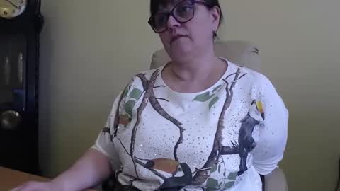 Snapshot of carolinedream_ chatting on March 12, 2025, 10:16 am CarolineDream online show from March 12, 2025, 10:16 am