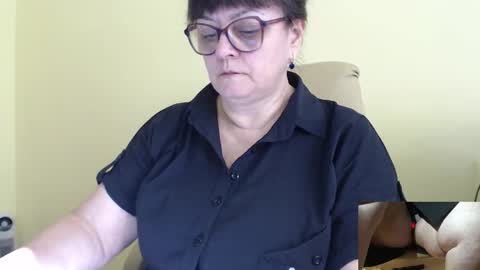 Snapshot of carolinedream_ chatting on September 9, 2025, 6:13 am CarolineDream online show from September 9, 2025, 6:13 am