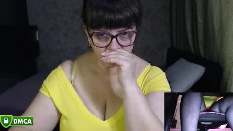 Snapshot of carolinedream_ chatting on September 12, 2025, 4:45 am CarolineDream online show from September 12, 2025, 4:45 am