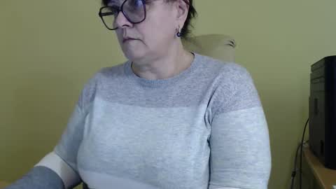 Snapshot of carolinedream_ chatting on September 22, 2025, 12:18 pm CarolineDream online show from September 22, 2025, 12:18 pm
