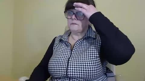 Snapshot of carolinedream_ chatting on October 13, 2025, 5:18 am CarolineDream online show from October 13, 2025, 5:18 am