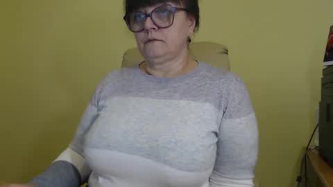 Snapshot of carolinedream_ chatting on October 15, 2025, 6:35 am CarolineDream online show from October 15, 2025, 6:35 am