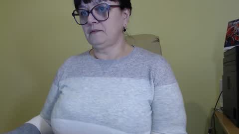Snapshot of carolinedream_ chatting on October 20, 2025, 5:19 am CarolineDream online show from October 20, 2025, 5:19 am