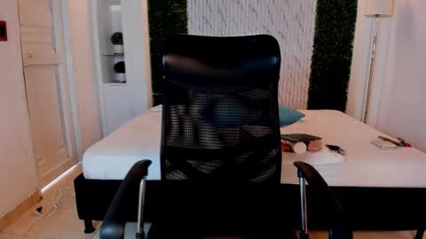 Caro  online show from November 15, 2025, 7:43 pm