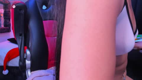 Snapshot of carolinescoth_dl chatting on December 3, 2024, 9:12 pm Caroline Scoth online show from December 3, 2024, 9:12 pm