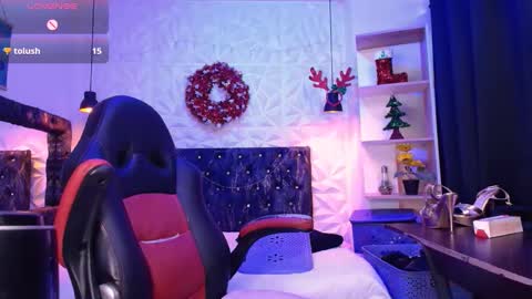 Snapshot of carolinescoth_dl chatting on December 20, 2024, 8:45 pm Caroline Scoth online show from December 20, 2024, 8:45 pm