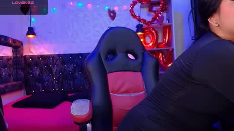 Snapshot of carolinescoth_dl chatting on March 2, 2025, 5:25 pm Caroline Scoth online show from March 2, 2025, 5:25 pm