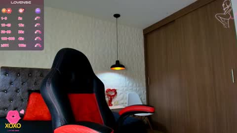 Snapshot of carolinescoth_dl chatting on September 22, 2025, 5:37 pm Caroline Scoth online show from September 22, 2025, 5:37 pm