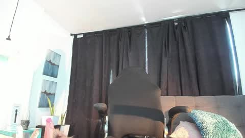 Snapshot of carolinne_89 chatting on January 11, 2025, 2:25 pm caro online show from January 11, 2025, 2:25 pm