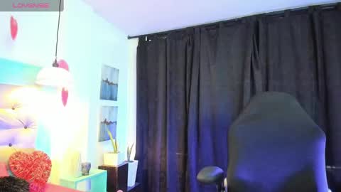 Snapshot of carolinne_89 chatting on February 13, 2025, 1:37 pm caro online show from February 13, 2025, 1:37 pm