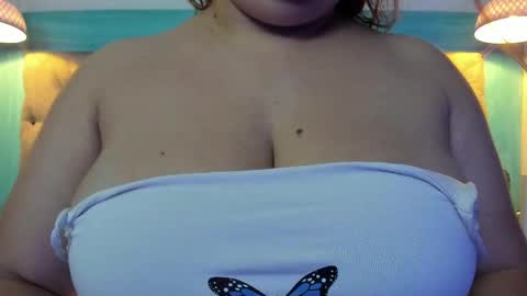 Snapshot of carolinne_89 chatting on March 5, 2025, 11:05 pm caro online show from March 5, 2025, 11:05 pm