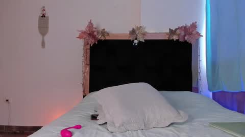 Snapshot of carorosse chatting on December 16, 2024, 7:43 pm Caro  online show from December 16, 2024, 7:43 pm