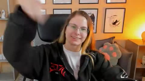 Snapshot of carrie_roses chatting on September 12, 2025, 4:34 am carrie_roses online show from September 12, 2025, 4:34 am