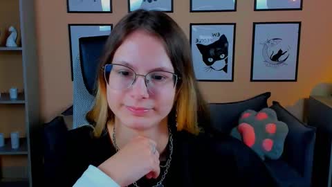 Snapshot of carrie_roses chatting on September 25, 2025, 5:22 am carrie_roses online show from September 25, 2025, 5:22 am