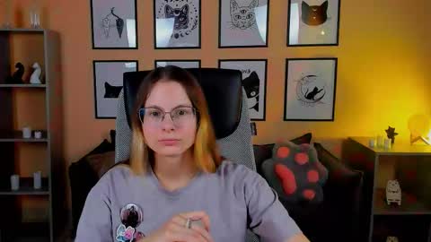 Snapshot of carrie_roses chatting on October 3, 2025, 5:04 am carrie_roses online show from October 3, 2025, 5:04 am