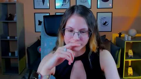 Snapshot of carrie_roses chatting on October 15, 2025, 4:56 am carrie_roses online show from October 15, 2025, 4:56 am