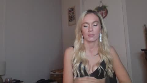 Snapshot of caseygirl6879 chatting on October 20, 2025, 4:46 am Casey Lakes online show from October 20, 2025, 4:46 am