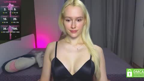 Snapshot of caseylabow chatting on November 12, 2025, 3:18 am My name is Casey... Nice to meet you I will be happy to have funthumbs up please its important online show from November 12, 2025, 3:18 am