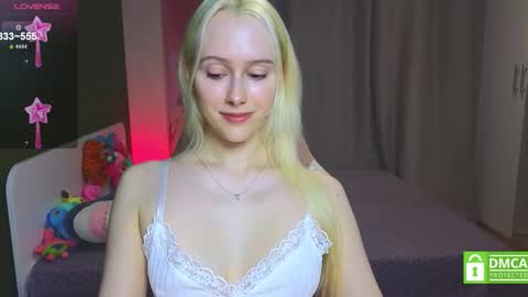 Snapshot of caseylabow chatting on December 3, 2025, 3:03 am My name is Casey... Nice to meet you I will be happy to have funthumbs up please its important online show from December 3, 2025, 3:03 am