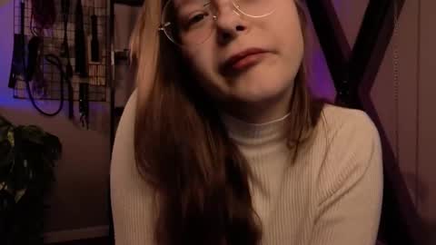 Snapshot of cassiecool chatting on November 27, 2025, 1:02 pm assie online show from November 27, 2025, 1:02 pm