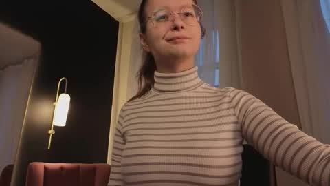 Snapshot of cassiecool chatting on December 4, 2025, 12:25 pm assie online show from December 4, 2025, 12:25 pm