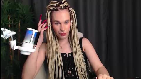 Snapshot of cassiemich chatting on November 26, 2025, 6:53 pm Cassie online show from November 26, 2025, 6:53 pm