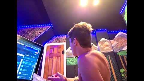 Snapshot of castration40 chatting on November 29, 2025, 8:28 am castration40 online show from November 29, 2025, 8:28 am