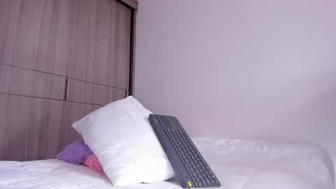 cata_n_cami online show from December 8, 2024, 5:11 pm