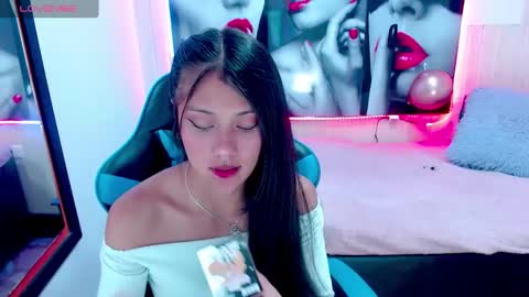 Snapshot of catalehia_milk chatting on January 13, 2025, 5:44 pm C A T A L E H I A online show from January 13, 2025, 5:44 pm