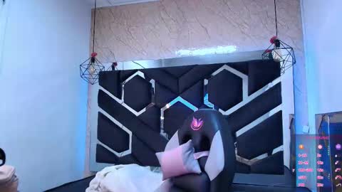 Snapshot of cataleya_sambrano chatting on November 6, 2025, 11:00 am Cataleya online show from November 6, 2025, 11:00 am