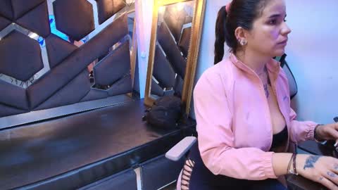 Snapshot of cataleya_sambrano chatting on November 16, 2025, 11:05 am Cataleya online show from November 16, 2025, 11:05 am