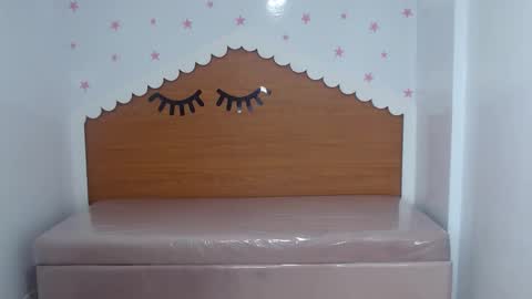 Snapshot of catalina25_t chatting on October 22, 2025, 8:08 pm catalina25_t online show from October 22, 2025, 8:08 pm