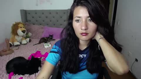 Snapshot of catalinahounn chatting on November 18, 2025, 6:56 pm catalinahounn online show from November 18, 2025, 6:56 pm