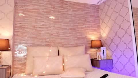 Snapshot of catalinnathompson chatting on December 22, 2024, 4:06 pm CatalinnaThompson online show from December 22, 2024, 4:06 pm