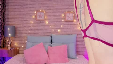 Snapshot of catalinnathompson chatting on December 27, 2024, 12:01 pm CatalinnaThompson online show from December 27, 2024, 12:01 pm