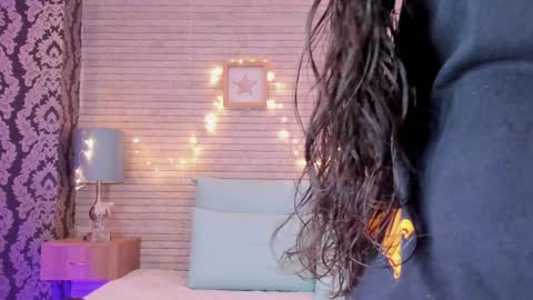 Snapshot of catalinnathompson chatting on December 29, 2024, 12:01 pm CatalinnaThompson online show from December 29, 2024, 12:01 pm