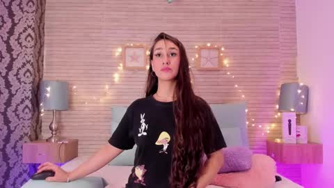 Snapshot of catalinnathompson chatting on December 29, 2024, 6:05 pm CatalinnaThompson online show from December 29, 2024, 6:05 pm