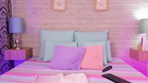 Snapshot of catalinnathompson chatting on January 3, 2025, 12:08 pm CatalinnaThompson online show from January 3, 2025, 12:08 pm