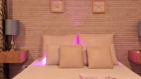 Snapshot of catalinnathompson chatting on February 1, 2025, 11:54 am CatalinnaThompson online show from February 1, 2025, 11:54 am