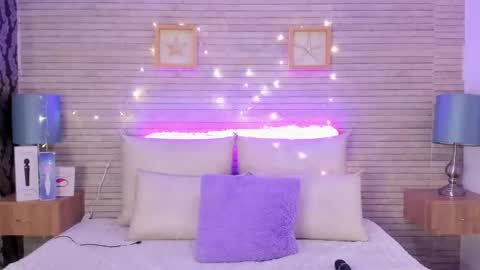 Snapshot of catalinnathompson chatting on February 5, 2025, 3:09 pm CatalinnaThompson online show from February 5, 2025, 3:09 pm