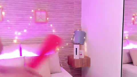 Snapshot of catalinnathompson chatting on March 8, 2025, 12:09 pm CatalinnaThompson online show from March 8, 2025, 12:09 pm