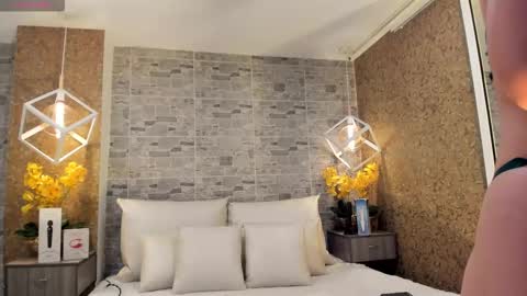 Snapshot of catalinnathompson chatting on October 29, 2025, 12:07 pm CatalinnaThompson online show from October 29, 2025, 12:07 pm