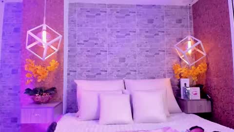 Snapshot of catalinnathompson chatting on November 12, 2025, 12:05 pm CatalinnaThompson online show from November 12, 2025, 12:05 pm